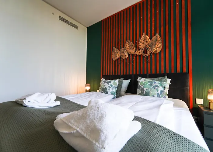 Wonderful With 2 Bedrooms And Pool And Parking דירה