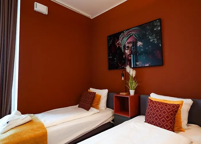 Wonderful With 2 Bedrooms And Pool And Parking *