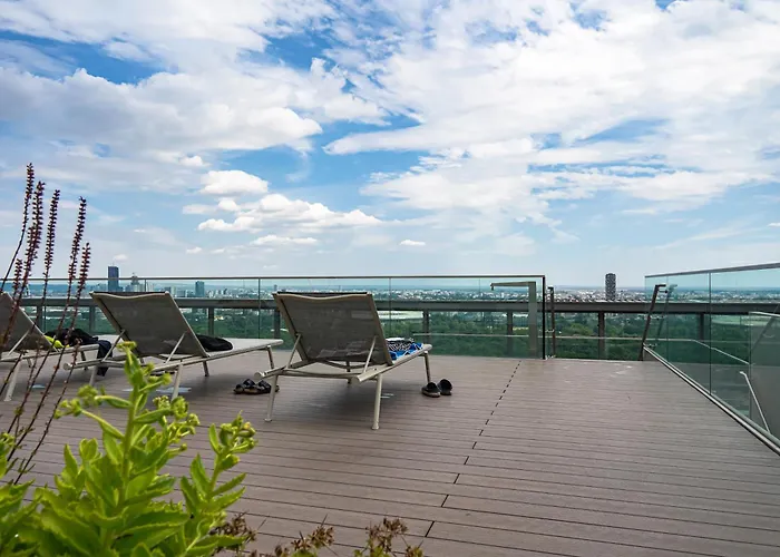 Wonderful With 2 Bedrooms And Pool And Parking
