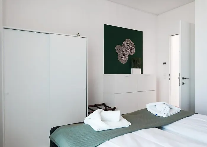 Wonderful With 2 Bedrooms And Pool And Parking דירה וינה