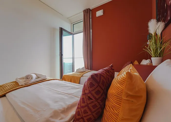 Wonderful With 2 Bedrooms And Pool And Parking דירה