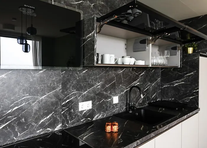 Wonderful With 2 Bedrooms And Pool And Parking וינה