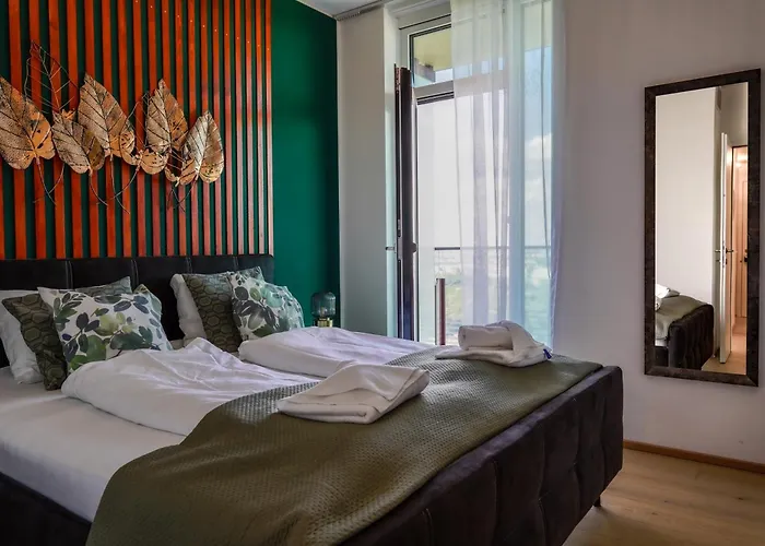 Wonderful With 2 Bedrooms And Pool And Parking וינה