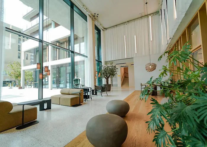 Wonderful With 2 Bedrooms And Pool And Parking *