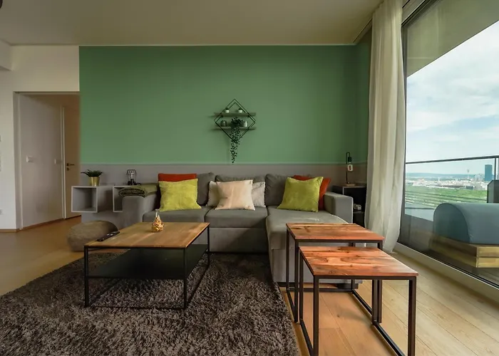 Wonderful With 2 Bedrooms And Pool And Parking * וינה