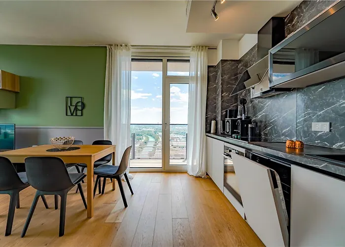 Wonderful With 2 Bedrooms And Pool And Parking