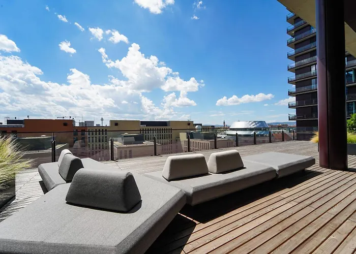 Wonderful With 2 Bedrooms And Pool And Parking