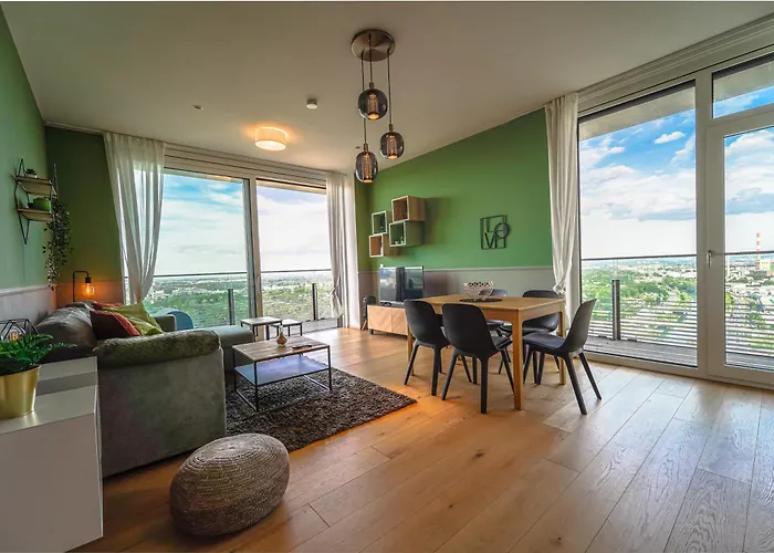 Wonderful With 2 Bedrooms And Pool And Parking דירה