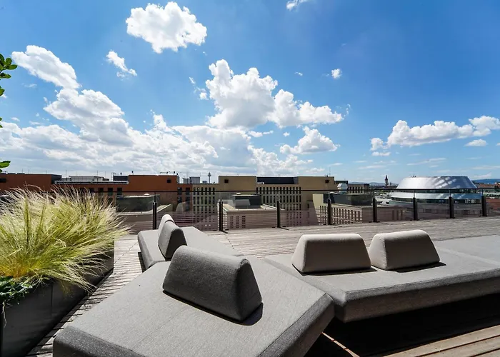 Wonderful With 2 Bedrooms And Pool And Parking