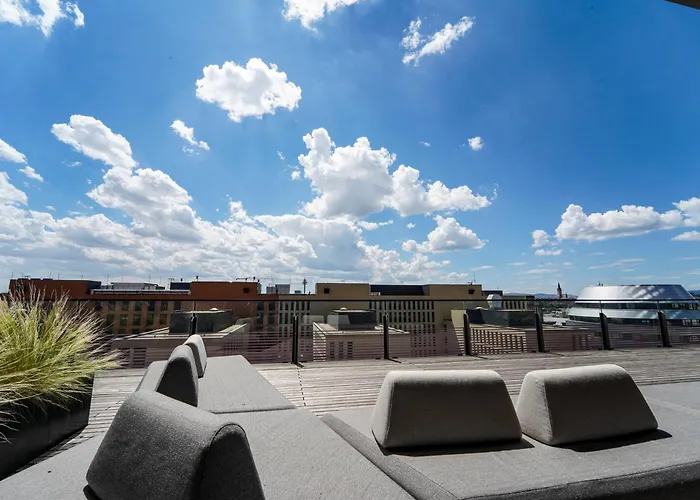 Wonderful With 2 Bedrooms And Pool And Parking