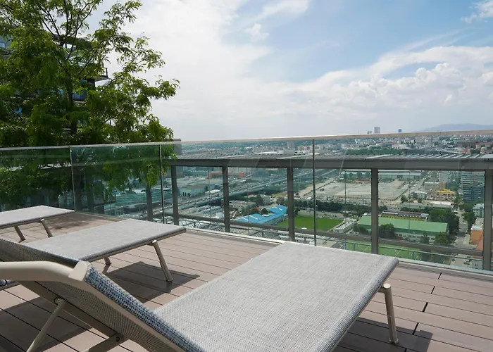 Wonderful With 2 Bedrooms And Pool And Parking דירה וינה