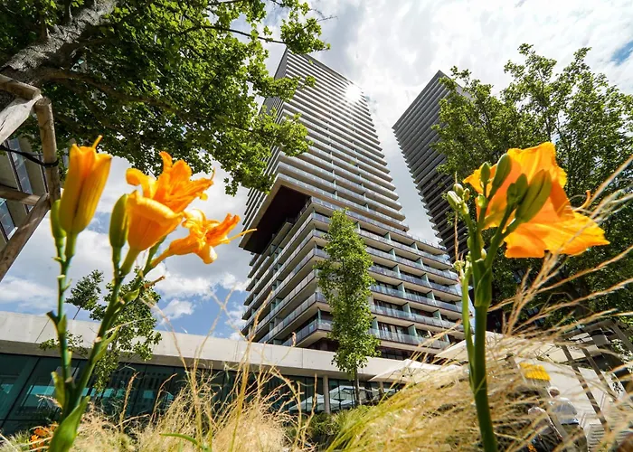 Wonderful With 2 Bedrooms And Pool And Parking