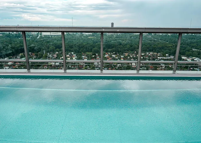 Wonderful With 2 Bedrooms And Pool And Parking דירה
